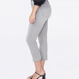 NYDJ 5-Pocket Crops with Back Petal Hem- Gale Size 10 Denim